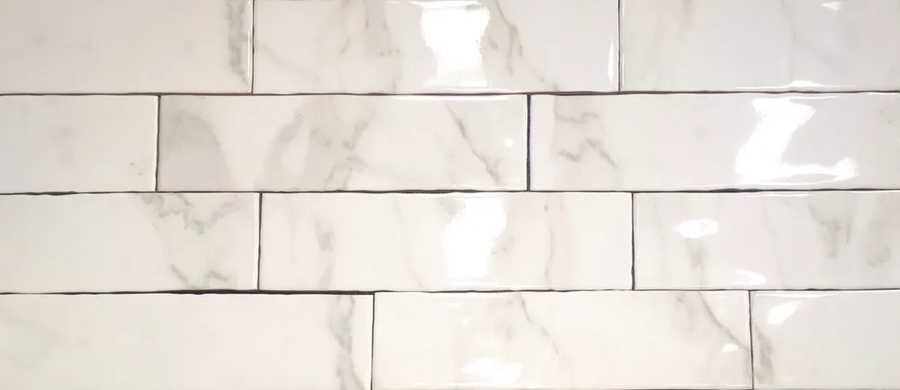 Leggo Carrara Ripple Irregular Edge Ceramic Gloss