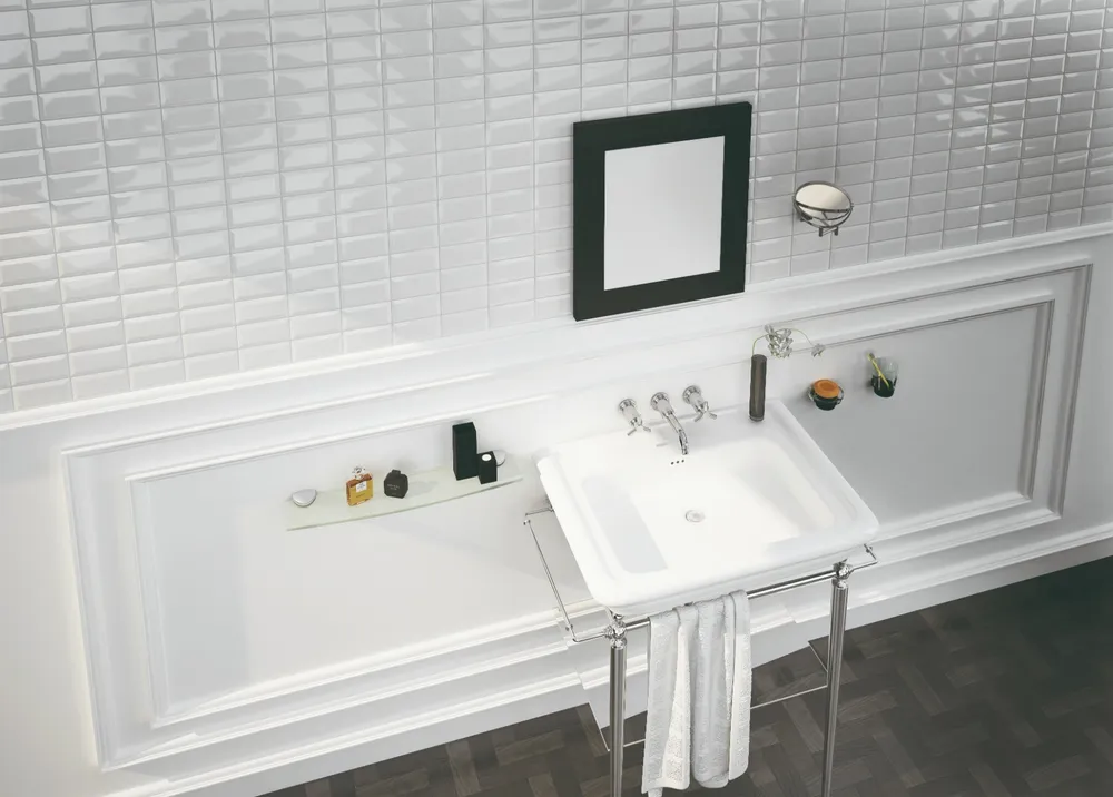 London Plain White Gloss thumbnail 2